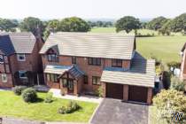 Main Photo of a 4 bedroom  Detached House for sale