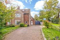 Main Photo of a 4 bedroom  Semi Detached House for sale