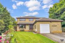 Main Photo of a 4 bedroom  Detached House for sale