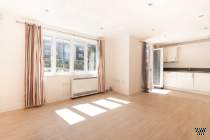 Main Photo of a 2 bedroom  Flat to rent