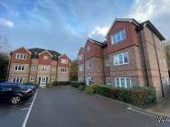 Main Photo of a 2 bedroom  Flat to rent