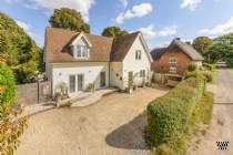 Main Photo of a 4 bedroom  Detached House for sale