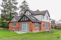 Main Photo of a 4 bedroom  Detached House for sale