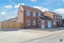 Main Photo of a 4 bedroom  Link Detached House to rent