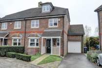 Main Photo of a 5 bedroom  Semi Detached House to rent