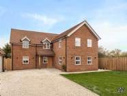 Main Photo of a 5 bedroom  Detached House to rent