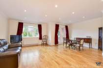 Main Photo of a 2 bedroom  Flat to rent