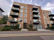 Main Photo of a 1 bedroom  Flat for sale