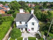 Main Photo of a 4 bedroom  Detached House for sale