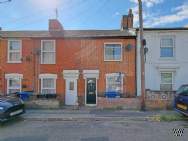 Main Photo of a 2 bedroom  End of Terrace House to rent