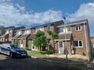 Main Photo of a 3 bedroom  End of Terrace House to rent