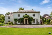 Main Photo of a 6 bedroom  Country House to rent