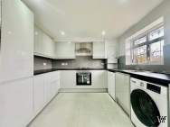 Main Photo of a 4 bedroom  Terraced House to rent