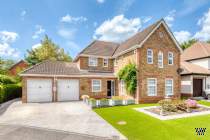 Main Photo of a 4 bedroom  Detached House for sale