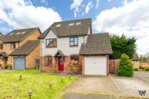 Main Photo of a 5 bedroom  Detached House for sale