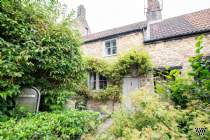 Main Photo of a 2 bedroom  Cottage for sale