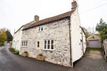 Main Photo of a 3 bedroom  Cottage for sale