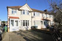 Main Photo of a 3 bedroom  End of Terrace House to rent