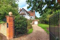 Main Photo of a 5 bedroom  Detached House for sale