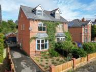 Main Photo of a 4 bedroom  Semi Detached House for sale