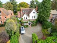 Main Photo of a 5 bedroom  Detached House for sale