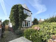 Main Photo of a 2 bedroom  Detached House for sale