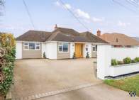 Main Photo of a 6 bedroom  Bungalow to rent