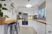 Main Photo of a 2 bedroom  Flat for sale