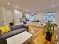 Main Photo of a 2 bedroom  Flat to rent