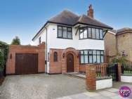 Main Photo of a 4 bedroom  Detached House to rent