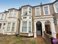 Main Photo of a 2 bedroom  Flat to rent