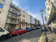 Main Photo of a 1 bedroom  Ground Flat for sale