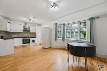 Main Photo of a 3 bedroom  Flat to rent