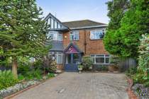 Main Photo of a 5 bedroom  End of Terrace House for sale