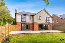 Main Photo of a 4 bedroom  Detached House for sale