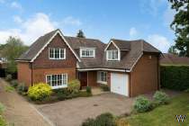 Main Photo of a 5 bedroom  Detached House for sale