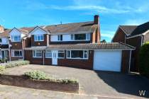 Main Photo of a 5 bedroom  Detached House for sale