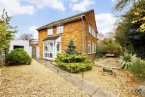 Main Photo of a 4 bedroom  Semi Detached House for sale