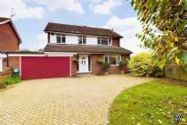 Main Photo of a 4 bedroom  Link Detached House for sale