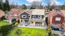 Main Photo of a 5 bedroom  Detached House for sale