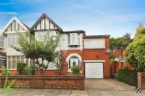 Main Photo of a 4 bedroom  Semi Detached House for sale