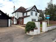 Main Photo of a 4 bedroom  Detached House for sale