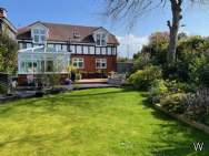 Main Photo of a 3 bedroom  Detached House for sale