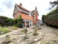 Main Photo of a 5 bedroom  Detached House for sale