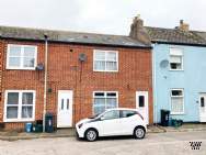 Main Photo of a 2 bedroom  Terraced House for sale