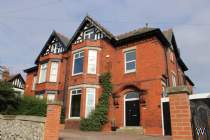 Main Photo of a 6 bedroom  Semi Detached House for sale