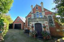 Main Photo of a 4 bedroom  Detached House for sale