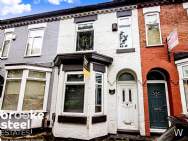 Main Photo of a 3 bedroom  Terraced House to rent