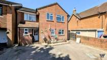 Main Photo of a 4 bedroom  Detached House for sale