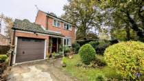 Main Photo of a 3 bedroom  Detached House for sale